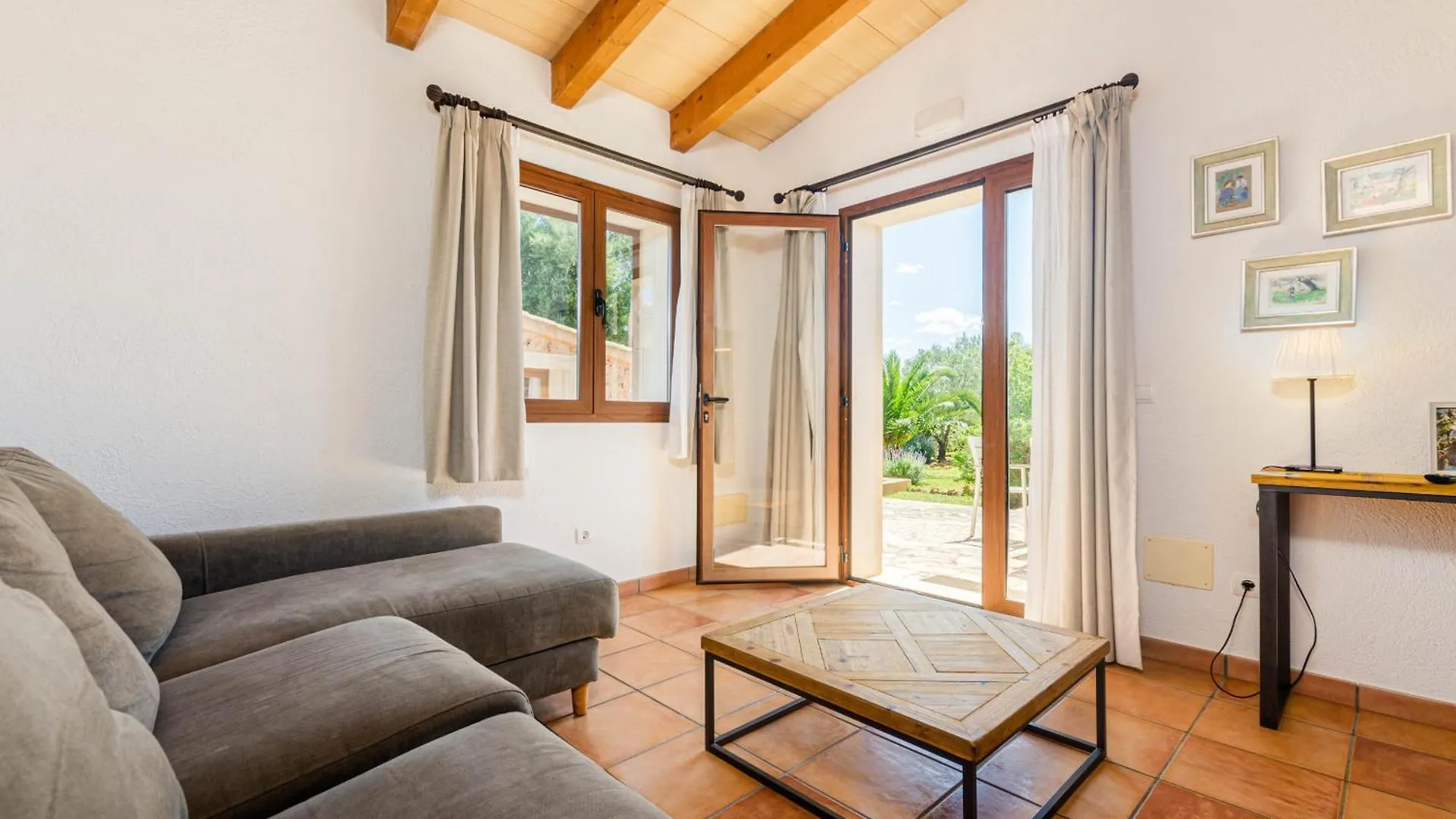 Yourhouse Agroturismo Can Porreti La Figuera Lloret de Vistalegre Hiszpania